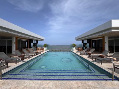 Vista Rooftop Infinity Pool