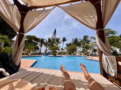 Resorts & Hotels