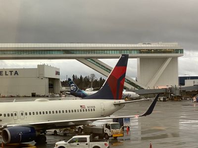 Seattle airport international arrivals facility
