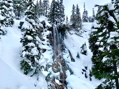 Alpental Valley — Source Lake
