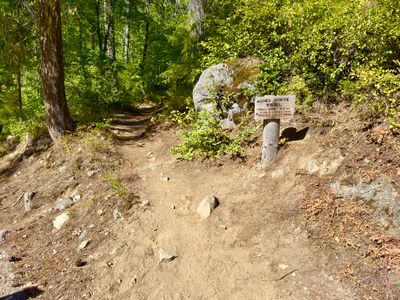 Agnes Gorge trailhead