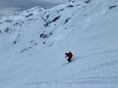 Eric skiing the pow