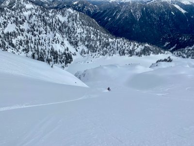 Stefan skiing down from the Northern Ridge of Chair
