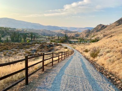 Reach 1 Trail heading down the the Chelan River