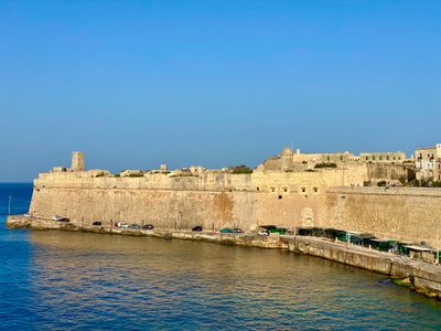 Fortified wall of Valletta