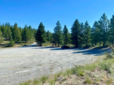 Lower trailhead parking lot nice and empty